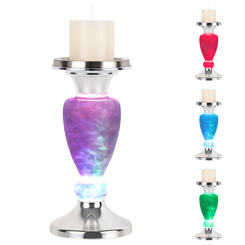 Luz de noche nublada con vela